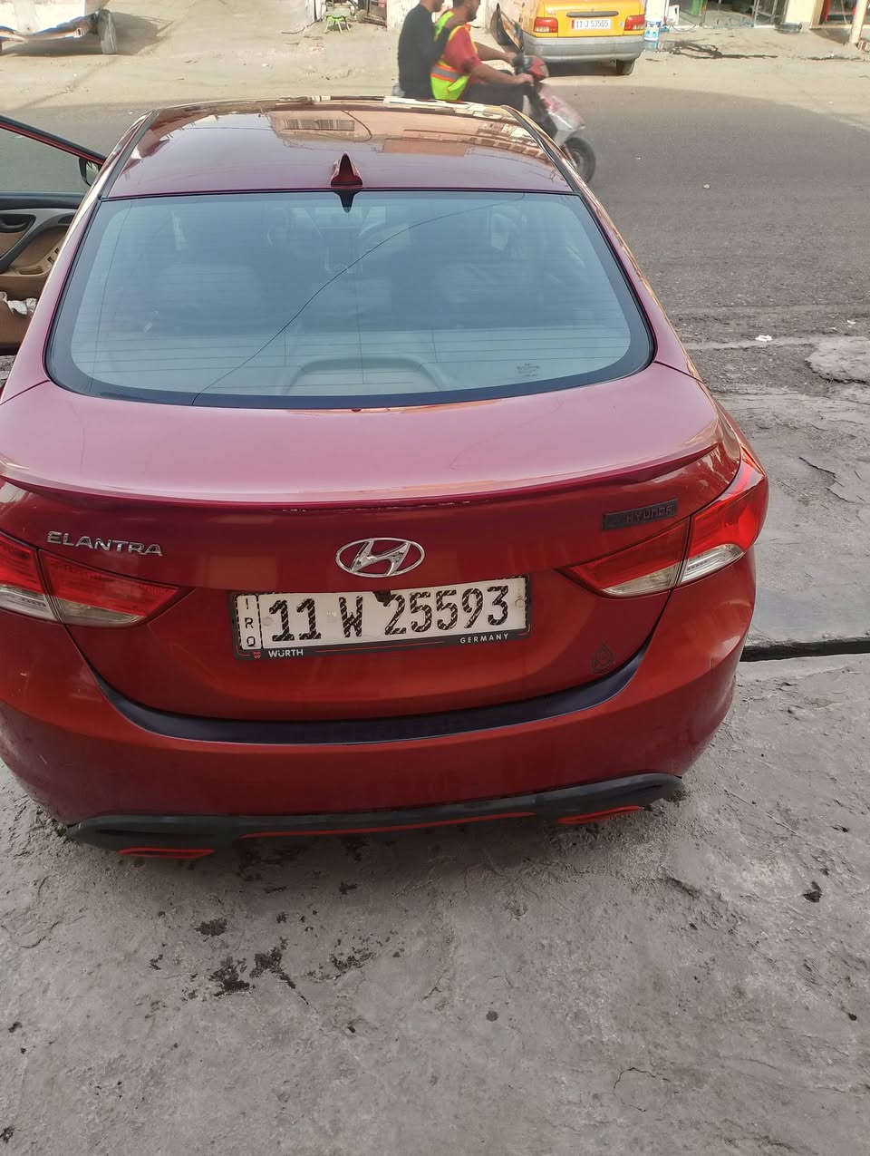 السلام عليكم ورحمة الله وبركاته 
النترا 2012أمريكي الون احمر ماشيه 108 ميل السياره باسمي الرقم الجديد   مكان سيارة بغداد  ا السعر 90 ورقه وبيها مجال 
للاستفسار 
***********
