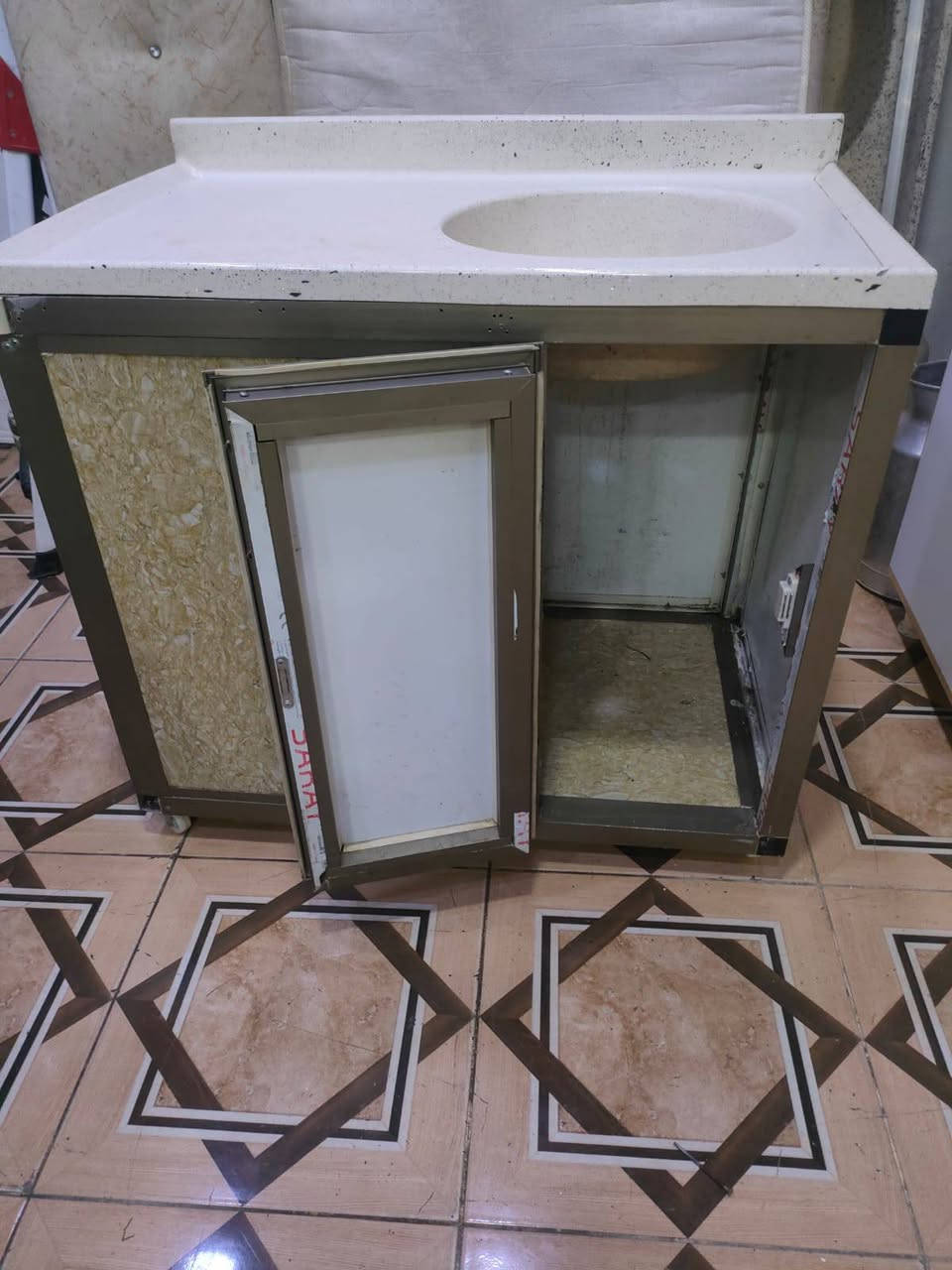 سنگ عزل زۆرپاک وبێ کێشە
بۆپەیوەندی***********
لەسلێمانی السليمانية, العراق
