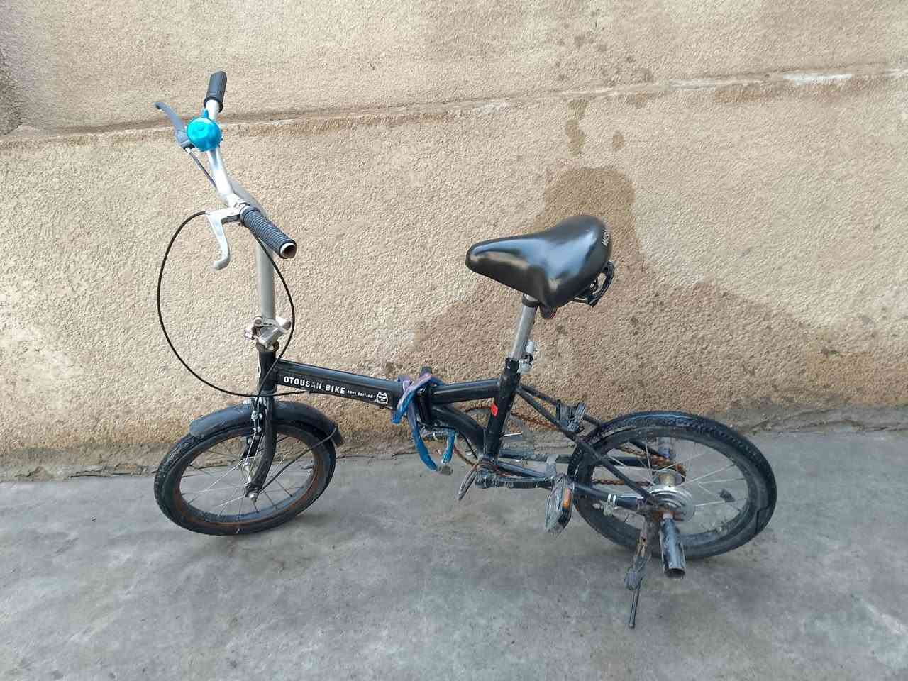 السلام عليكم بايسكل ابو الطبكة نضيف ناقص جاملغ خلفي و مبدل بريك امامي السعر90 الرقم***********
