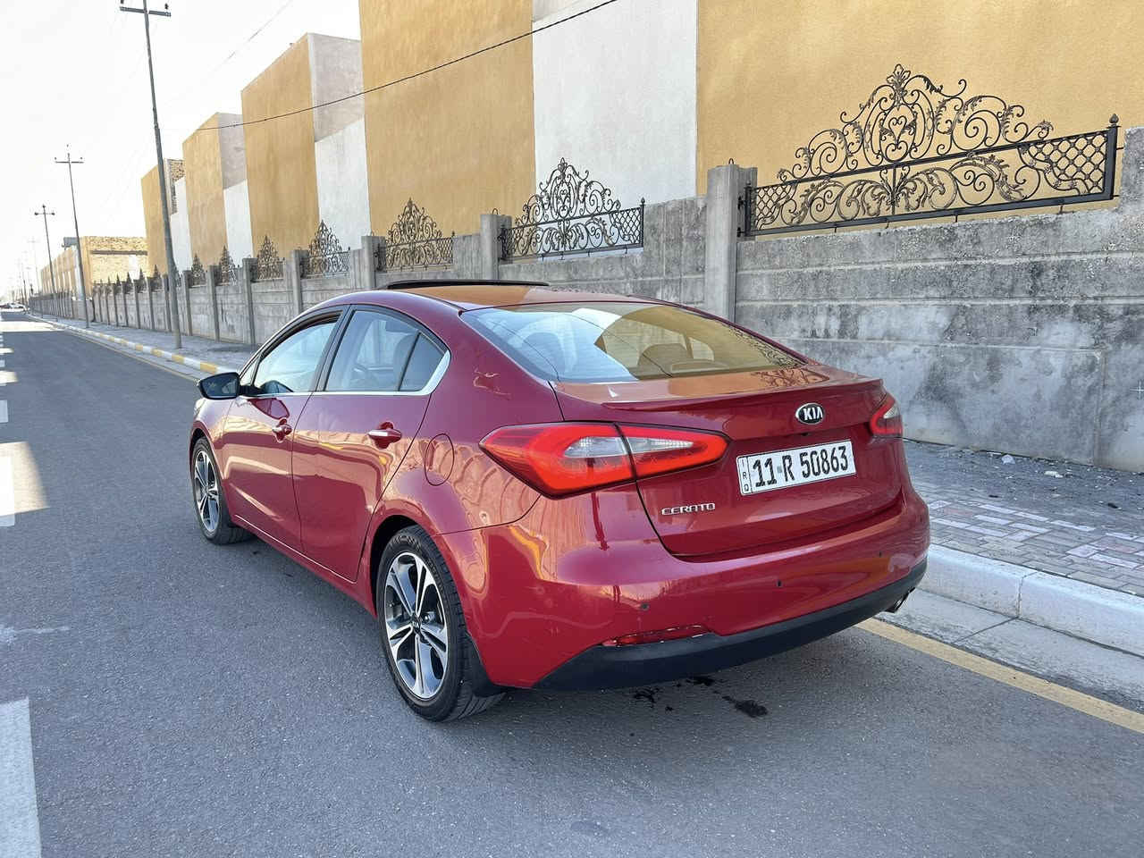 سيراتو 2013 خليجي
‏ VIP فول مواصفات 1/1
رقم بغداد باسمي 
مكفولة من الضربة والصبغ حتى الدعاميات بيها جراد بالبنيد وبالقمارة شوية بس يم الفتحة وبيها شخط بالباب 
 #المحرك : 1600 دوش 
#السعر :  💵 123ورقة وبيها مجال بسيط 
#الموقع : كربلاء شارع المخازن ***********
#المواصفات :
فتحة سقف 
بصمه تشغيل وصندوق 
انارة ترحيب بالمرايات واليدات
كشنات جلد بلادي
قطعتين تبريد
تبريد شاشة منفصل مناخين
ثلاجة بالجكمجة
مري جانبية شفط 
فول تحكمات ستيرن
كروز مثبت سرعة
3 وضعيات قيادة
شاشه لمس 
كامرة خلفية
مرآة وسطية زئبقية
5 ويل كب كروم حجم 17 كروم
حساس امامي و خلفي بلادي 
لايت امامي  LED  بك لايت LED
يدات نيكل
مانع انزلاق
4 دسك ونظام ABS
شفتات ستيرن
صندوق ذكي
ارضية مغلفة جلد 
ماشية 280 كيلو
