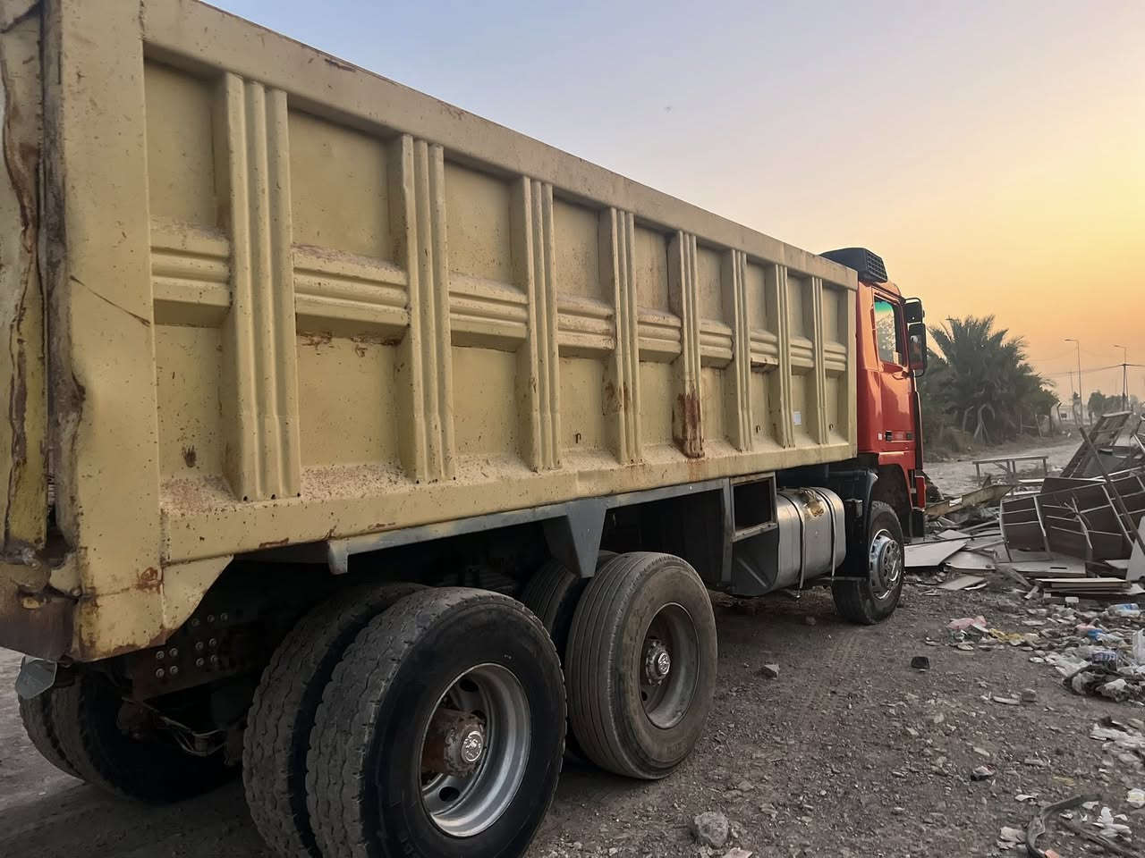 السلام عليكم من رخصة الادمن
فالفو موديل ٩١ گير ٣/٣  محرك إف ١٢ قمارة بلاديه بدون صبغ مجموعة ٨٢رقم بغداد سعر ١٣٠ /***********
