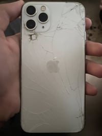 آيفون ١١ برو ماكس • ٦٤ • ظهر مكسور