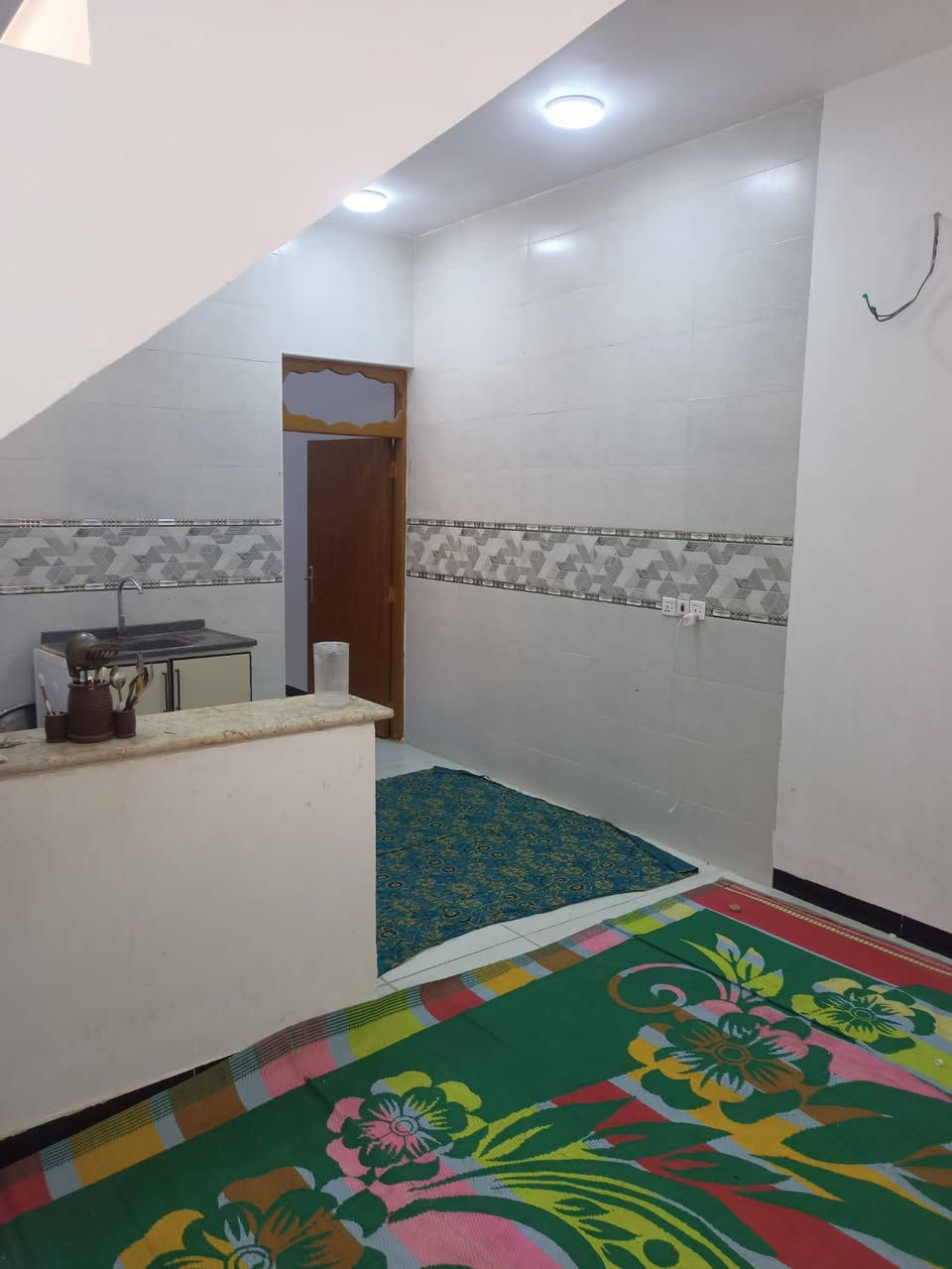 السلام عليكم بيت 50 متر حي الوفاء قرب البانزين خانه مجاور اسواق ابو مهدي عشره متر عن الشارع 
بناء درجه اولى طابوق  نهروان صب كوكنريت اساس وسقف 
الدرج صب ارضيه بورسلين سيراميك 
السعر 83 وبي مجال واتساب *********** 
@إشارة
