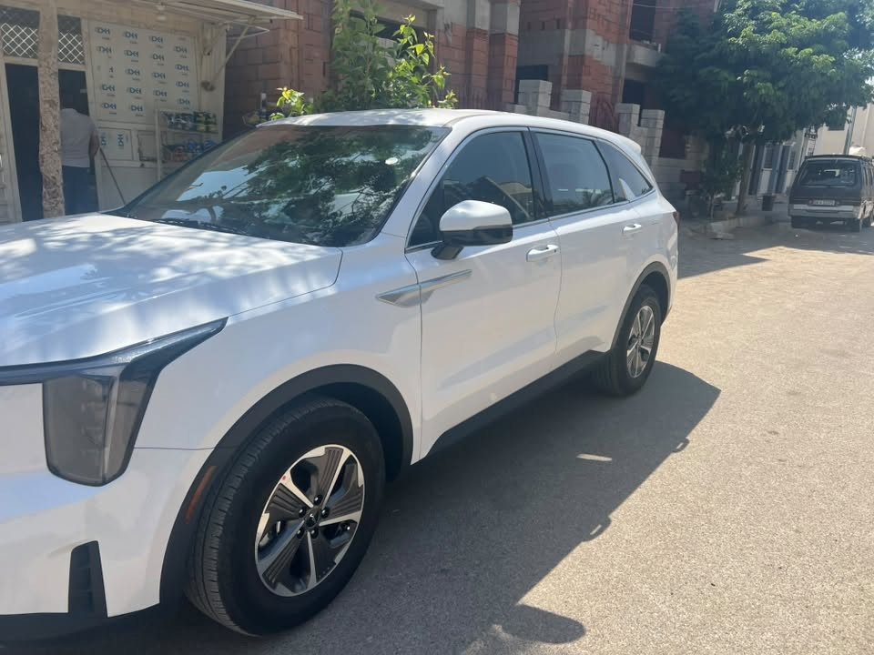 السلام عليكم سورنتو 2025 وارد أمريكي للبيع LX ضررها تبديل جنطة وباب خلفي  بدون دواخل مرقمه شهداء ماشية 20  ألف كيلو  محرك GDI تنفس طبيعي السعر 250$ للاستفسار اكثر الاتصال ***********
