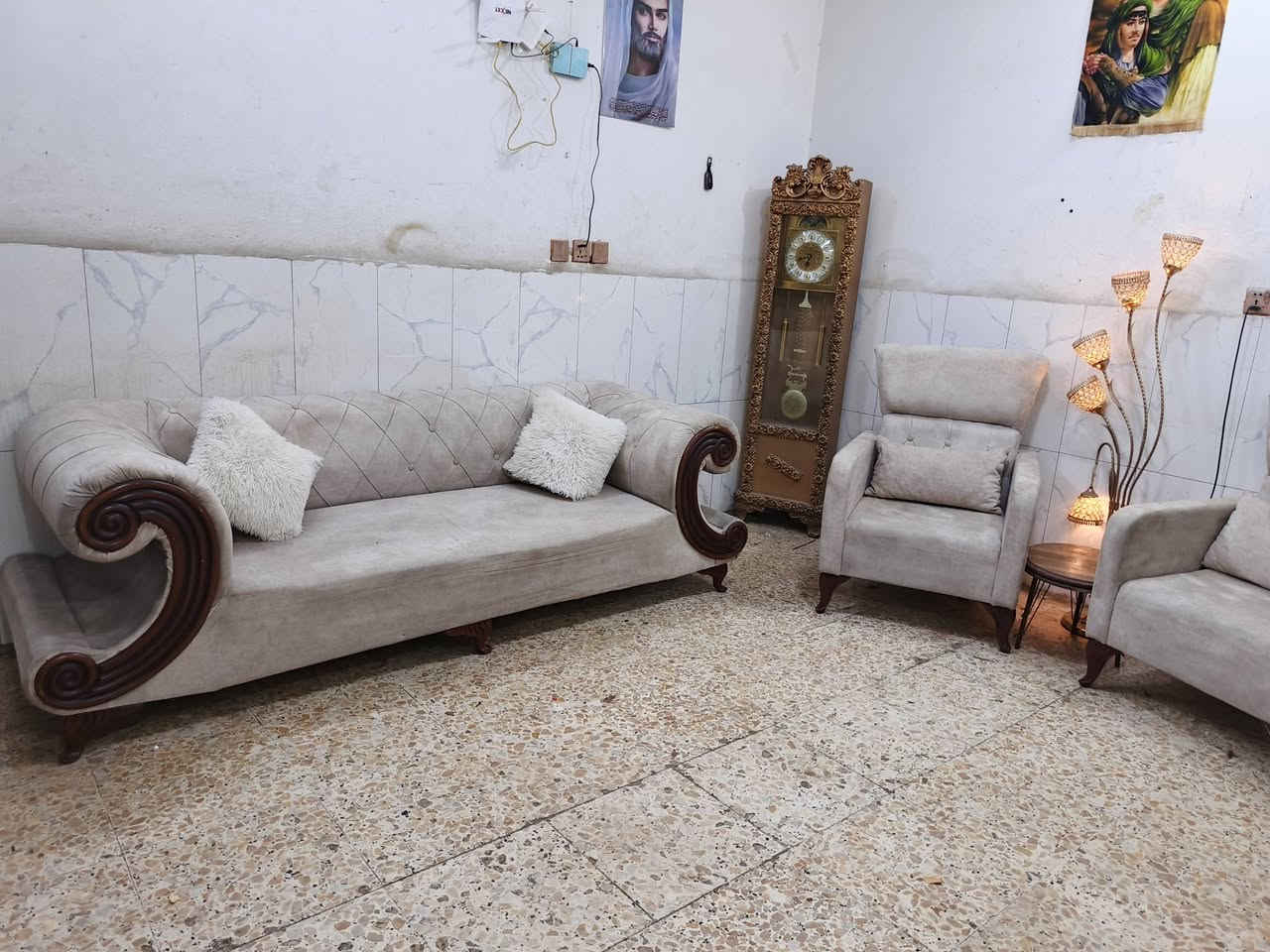 تخم تكمه نظيف جدا 8مقاعد ب220الف وبي مجال المكان الوشاش *********** يوجد توصيل بكروة يوجد واتس اب
