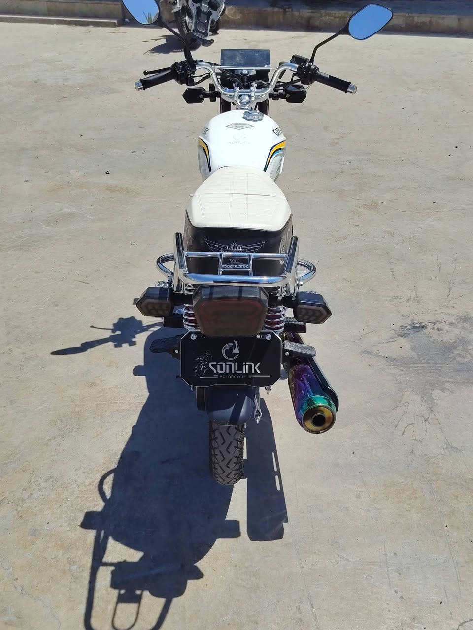 سلام عليكم دراجه للبيع ايرانيه جديده مكينه 250 cc مصارلها هواي من نازله مكفوله من الزلغ سويجين بصمتين اوراقها شراي *********** مكاني بغداد الحسينيه مال الراشديه
