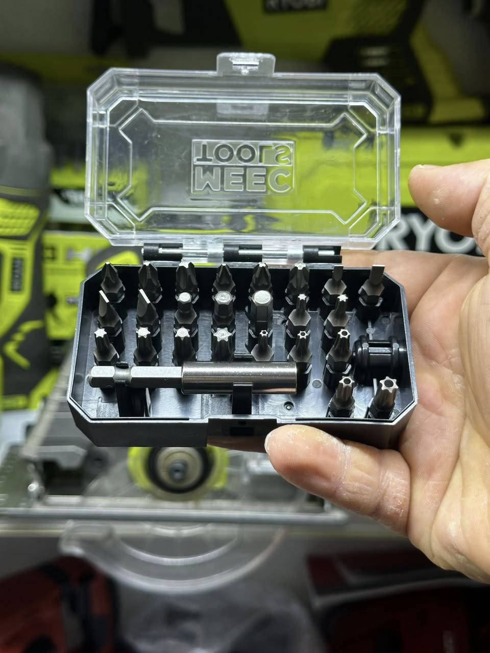 سلام و علیکم متوفر دریل و بطاریە و شاحنە من شرکە ریوبی الیابانی

و لبب من شرکە میک تولس سویدی هیە هم مارکە عالمی و روح ابحث عن میک تولس للکوالیتی مالتهە 
توصیل موجود ***********
