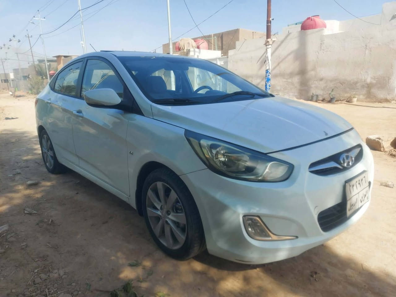 اكسنت ٢٠١٢ خليجي فول مواصفات جاهز تبريد حداديه جديدة محرك ١٦٠٠ جديد سيارة مكفوله من ضربه وتبديل بيه ربع البنيد صبغ  وشويه بجاملغ الكدام بدون دواخل ولافتح وبيه بارد شويه رقم اربيل تحويل او وكاله عادي مكان السيارة الديوانية قضاء غماس او النجف ***********
*********** السعر ٨٩ وبيه مجال
