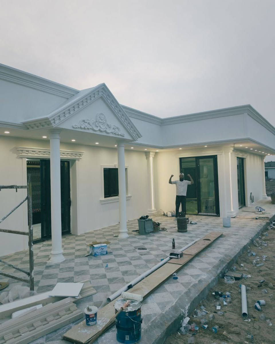 الهم صلي على محمد وال محمد 

تم كمال احد المزارع في  محافظة  البصرة  

كادر أنور للديكور  تضمن العمل واجة بورد دكس 

و الداخل بمادة  الجبس بورد 

وتم انشاء الهيكل بمادة السندويج بنل  

ان شاءالله ينال اعجابكم: للستفسار اتصل على الارقام التالي  
***********  / ***********
