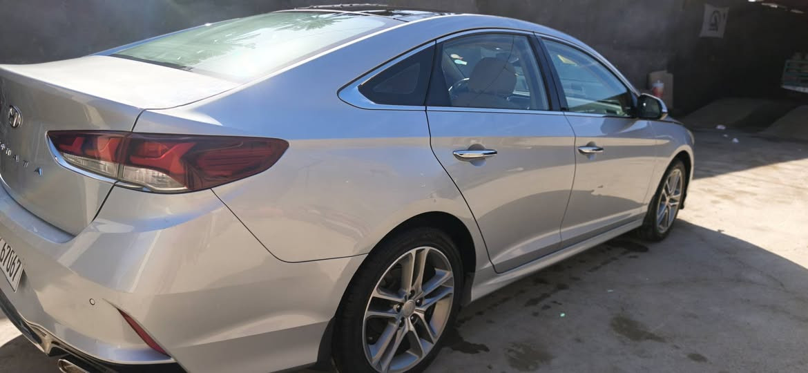 سوناتا موديل ٢٠١٨ خليجي  للبيع او   مراوس بسياره أقل سعر منه محتاج باقي تفاصيل اتصل وبيك خير ودلل ***********
