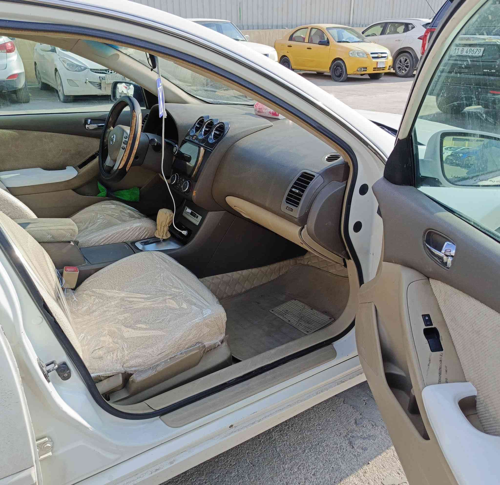 نيسان التيما وارد خليجي موديل 2008 بيهة 4 قطع صبغ بدون ضربه فقط صبغ اثر جراد رقم سليمانية سنويه لل27 تريد تحويل تريد وكاله
تخم تاير حداديه مكينه خير من الله والكير يحتاجله ادامه 
السياره بيع او مراوس بصني هندي 
مكاني نجف ***********
