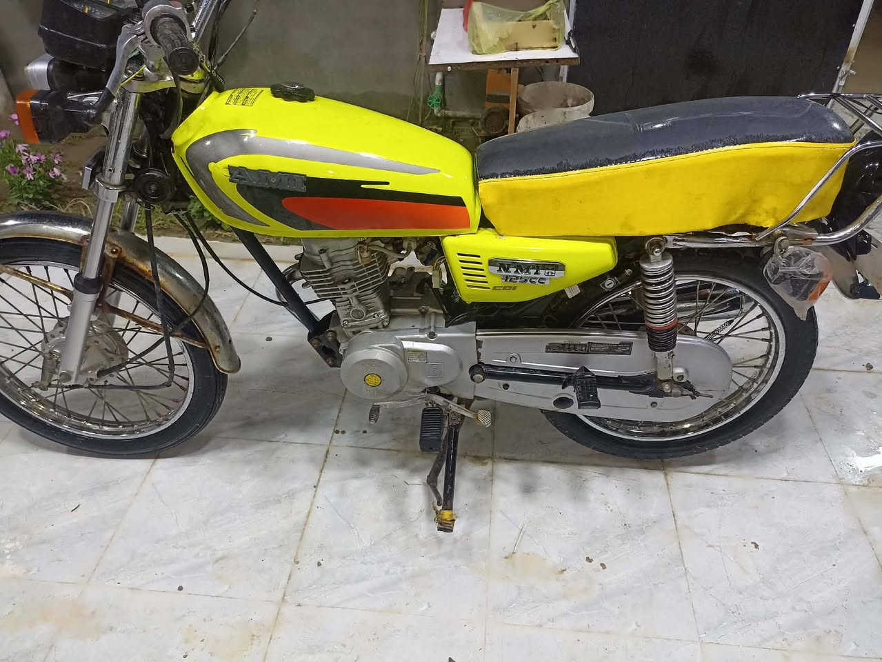 السلام عليكم 
درجه اربعه كير للبيع 
النوع نامه 
موديل 21
اللون ليموني 
أوراق كاملة
دراجة خير من الله كلشي شغال محرك مفتوح مجفتة شركة
السعر خاص أو تتصل على الرقم *********** الرقم بي واتساب
