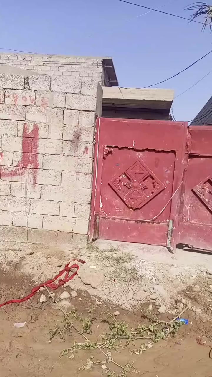 دارين للبيع كل بيت غرفتين نوم وصاله ومطبخ واستقبال بغداد معامل الحسينيه ردينيه للاستفسار اتصل علرقم ***********
