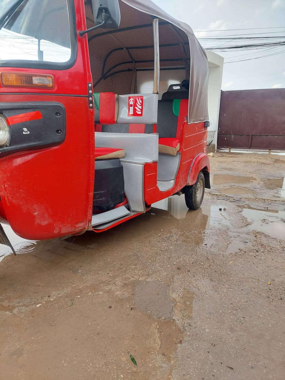 السلام عليكم تكتك لبيع ٢٠١٨ رقم وسنويه التكتك معمره تعمير فول بيهه ضربه بالصفحه راجعه بارد ولاء قطره خياس مكاني الشعب خلف السيطره الشعب السعر ٥٨٠٠ بيهه مجال قليل ***********
