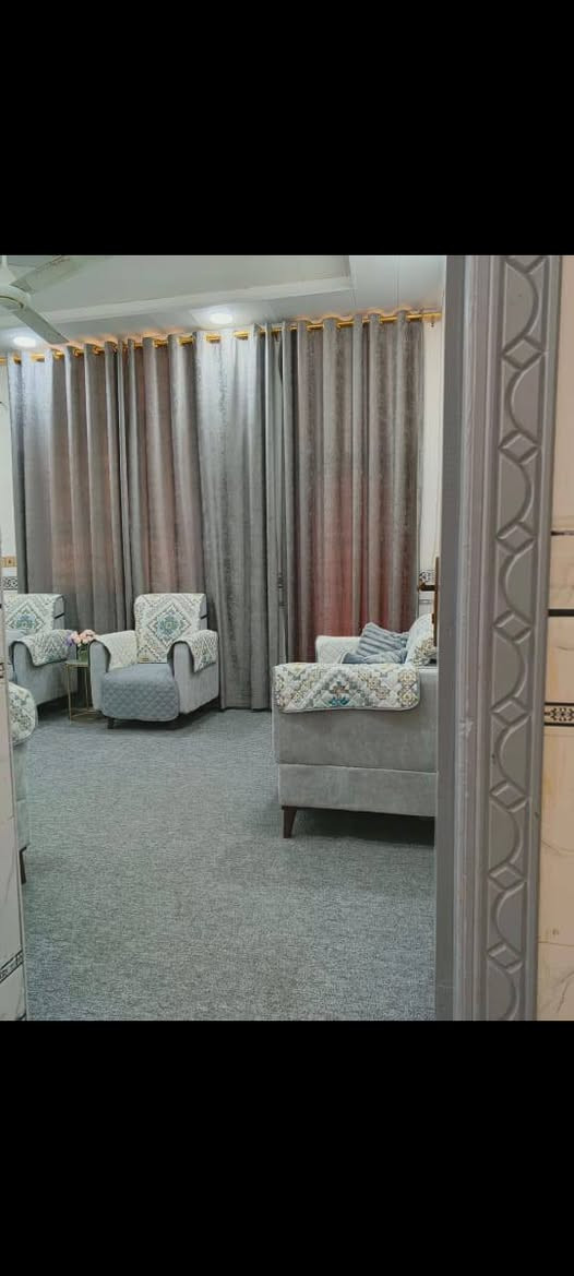 بيع مستعجل بيت للبيع المساحة 125 م طابو زراعي سند 25 مشمول بقرار التطويب مكانه مقابل ملحق قرية الغدير عمود 314 شارع 32 مع الطاقة الشمسية أو بدون يحتوي على غرفتين نوم وصالة كبيره واستقبال و مطبخ وصحيات داخلية وخارجية للاستفسار اكثر واتساب *********** النجف, العراق
