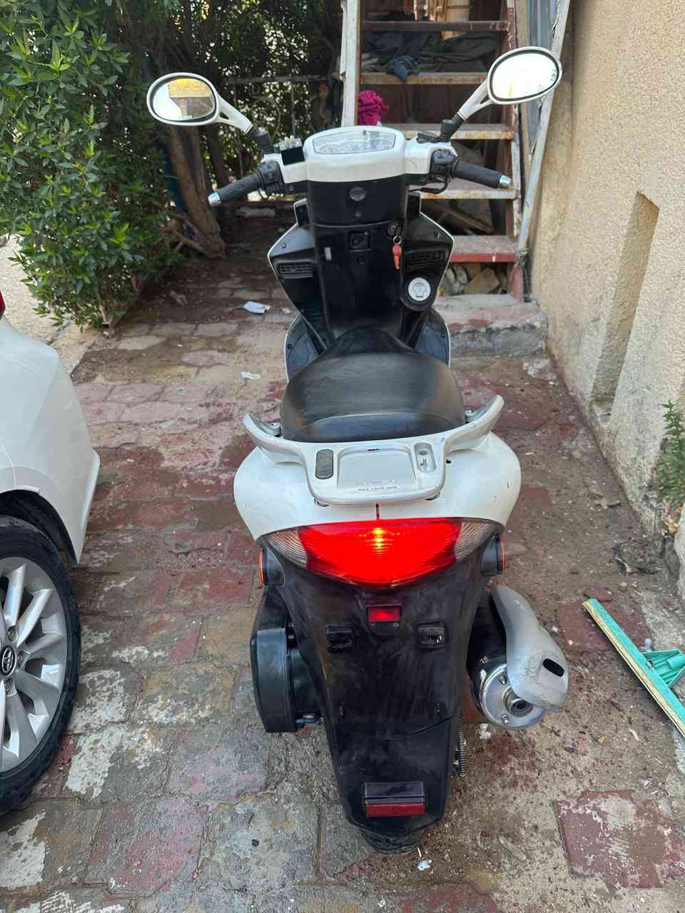 السلام عليكم دراجه كامكو بوليسي للبيع مكفوله من جميع النواحي نظافه ‎%‎95 مكينه ناعمه بلادي كهربائيات كامله تخم تاير (بانزينها سوبر دهن امزويلل ماء. راتير المانيا) لااستفستار الاتصال ع الرقم ***********
