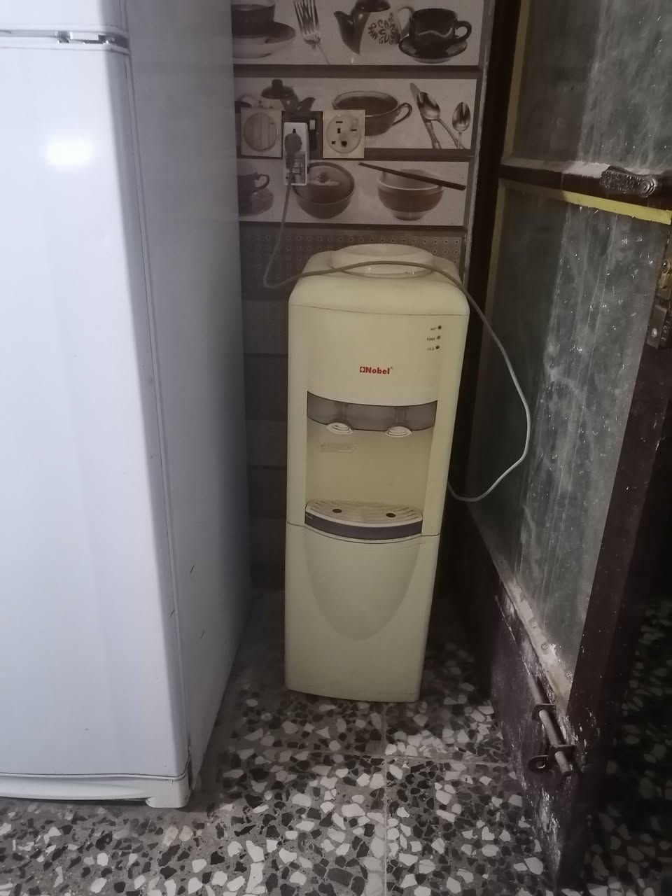 غراض مستعمله للبيع.. ثلاجه، مبرده، براد، مولده منزل.. فقط المبرده شغاله.
للإستفسار الاتصال على الرقم التالي ***********

