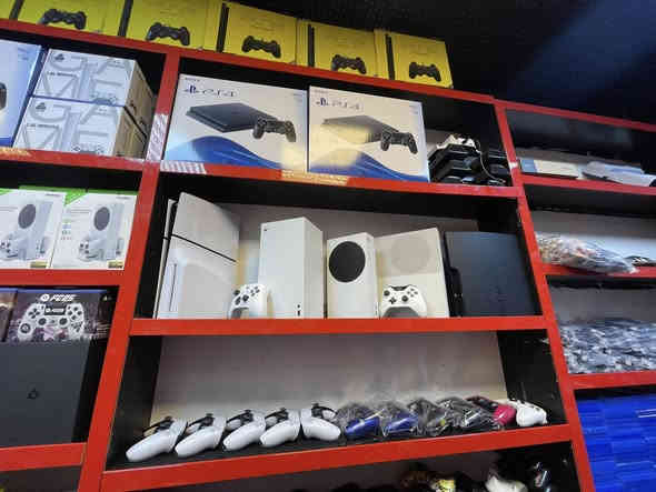 Play station store🪂🔥
متوفر بيع وشراء الإجهزة الألكترونية أنسب الأسعار🔥🇮🇴
للأستفسار 
***********
***********
