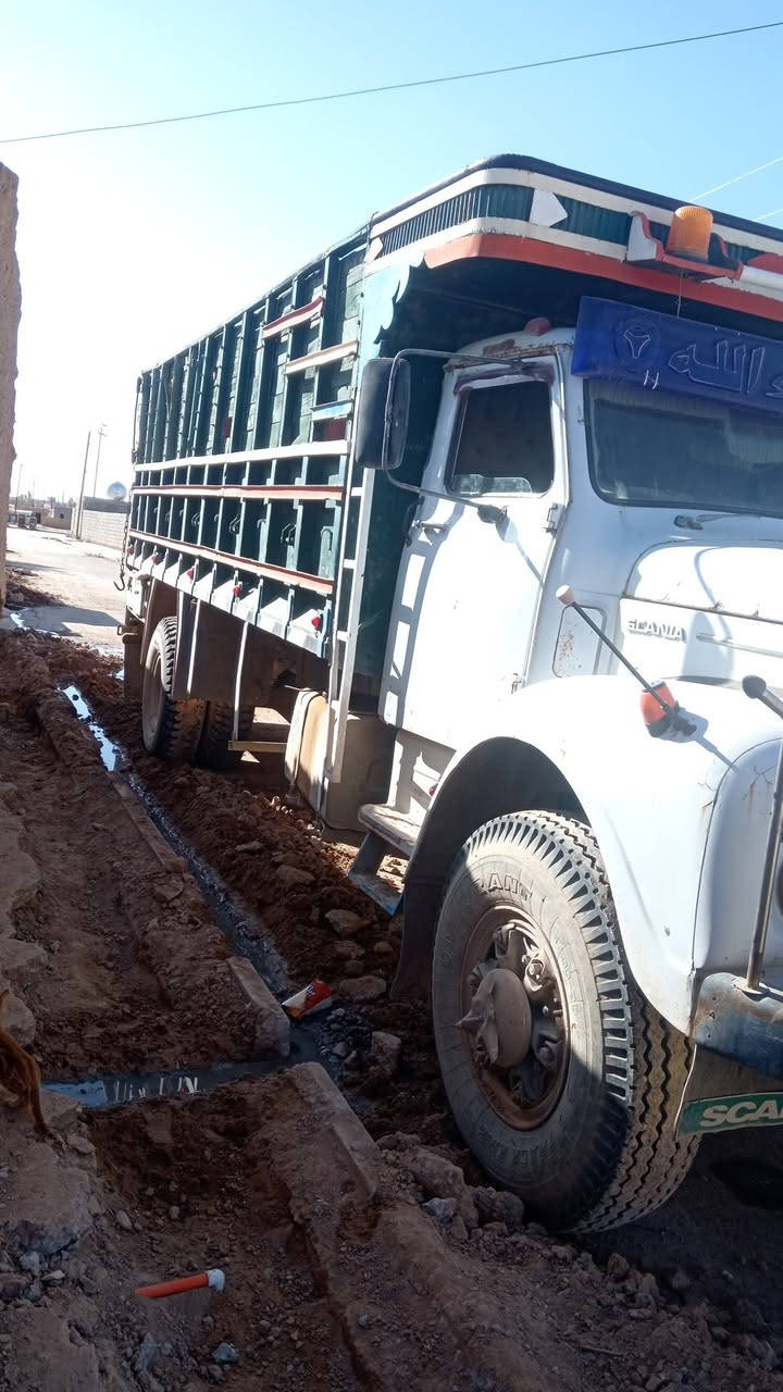 للبيع 
سكانيا 111 
رقم نينوى اصفر شرط تحويل 
شاصي بلادي 
اكسن وسط
سعر 20 بي مجال

***********
ترهم نص بنص بكفيل
