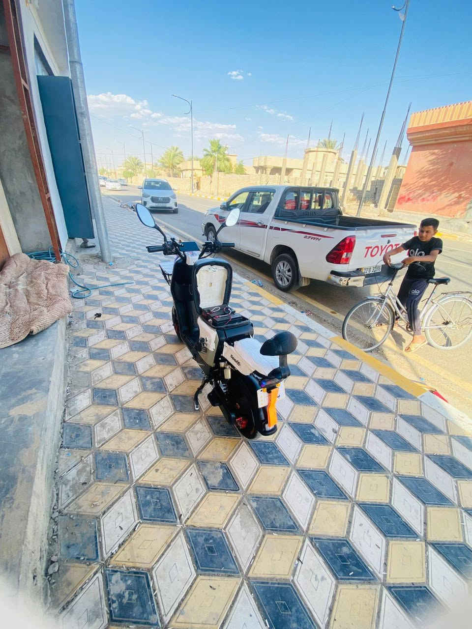 السلام عليكم للبيع اومراوس R9موديل 25شرط بطاريات 6بطاريات فول مواصفات تشتغل عن بعد وشرط النضافه السعر 375وبي مجال مكابيجي الرقم ***********

