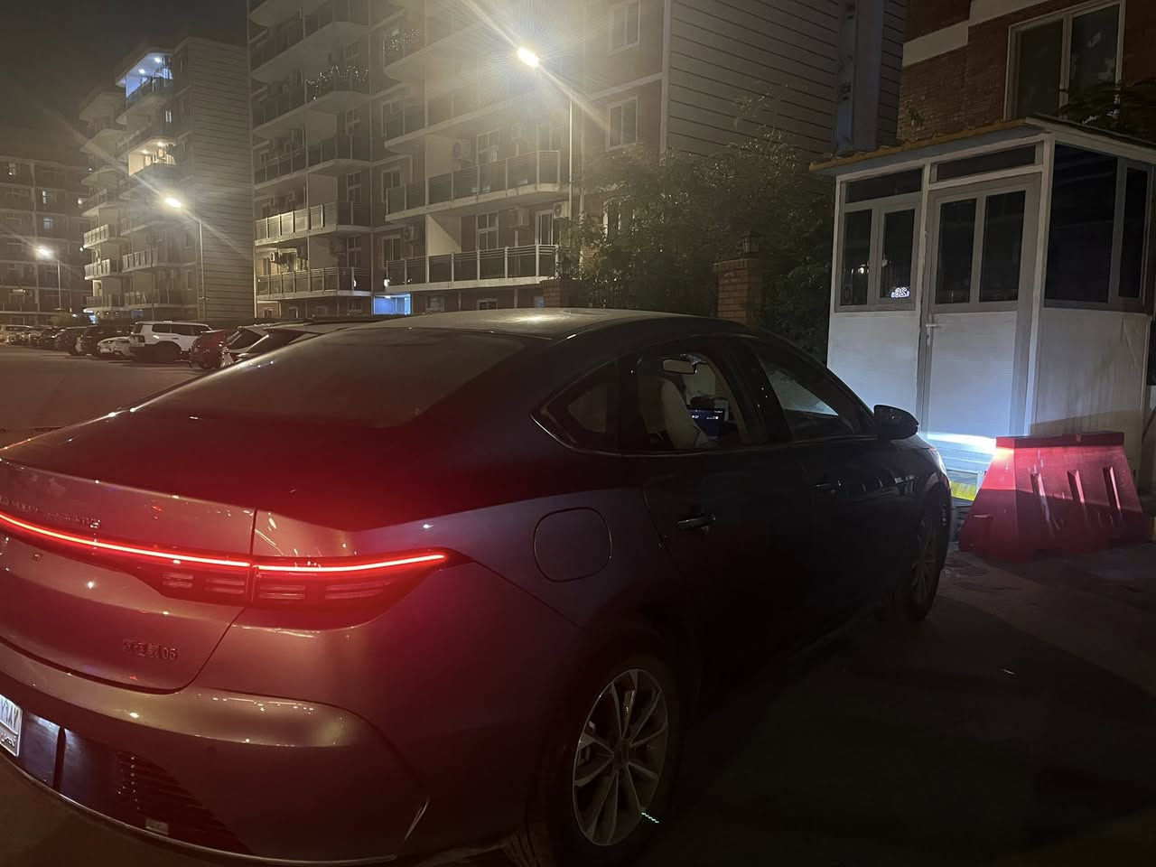 Byd دستروير رصاصي ماشيه ٩٠٠ كيلو فقط بيها طخات بسيطه موضحه بل فديو شراي راسلني ***********
