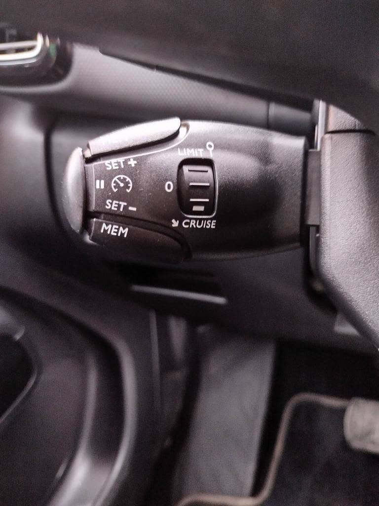 Citroen C5 💯
موديل 2024👌
عداد 16,000👌
تاني فئه ✨
صيانات توكيل بالكامل ✨
عليها طبقه production بالكامل ✨
رخصه لحد شهر 12 🪪
مرور الاميريه🚔
تواصل 01274159074


**إذا كنت صاحب هذا الإعلان وتريد حذفه لأي سبب، رجاءا أرسل رسالة إلى الدعم الفني**
