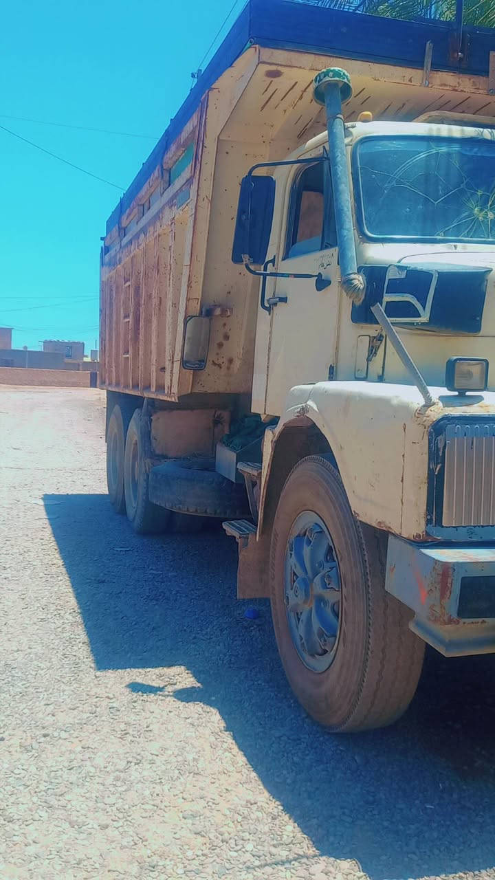 للبيع فالفو موديل 90رقم الانبار سنويه جديده مكانها صلاح الدين بيجي رقم الهاتف ***********
