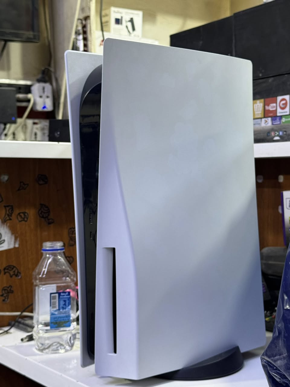 بلي 5 ذاكرة وان تيرا نظيف جدا جدا يجي ويا جوستك اصلية مالته + قرصين نظيفات للبيع السعر 500  وبي مجال بسيط


**إذا كنت صاحب هذا الإعلان وتريد حذفه لأي سبب، رجاءا أرسل رسالة إلى الدعم الفني**