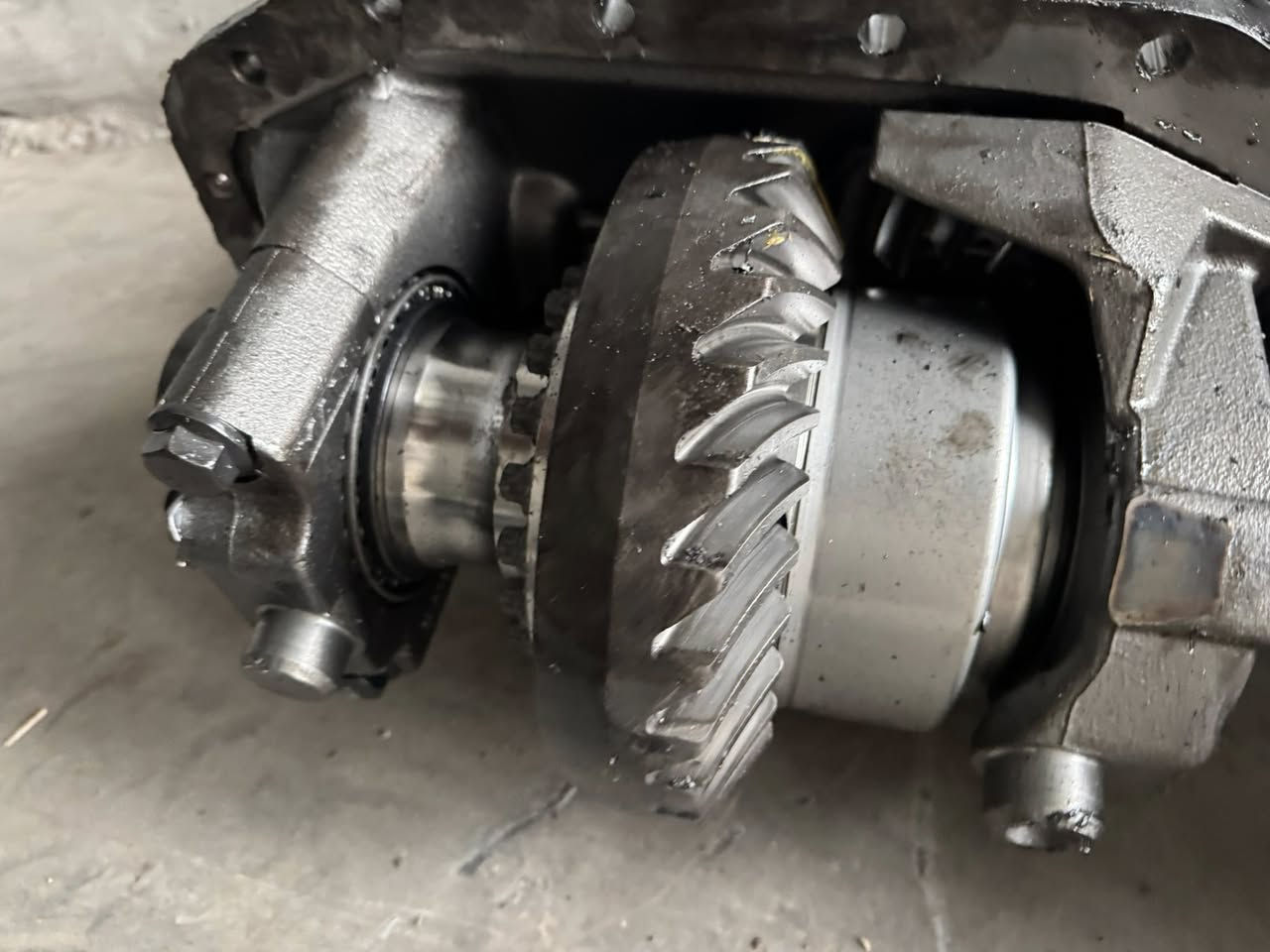 الان موجود جعمقه اكسل امامي جديد اصلي الماني 
نصف جي أف حجم 17. 29
العنوان اربيل صناعه الشمالي كراج 
محمد حجي سمير كركوكي 
للاستفسار اتصل على الرقم 
009647503130750
009647701326202

Now available: a brand new, original German-made front axle assembly. Half-size GF, 17.29.
Address: Erbil, North Industrial Area, Garage.
Mohammed Haji Samir Kirkuki
For inquiries, please call:
009647503130750
009647701326202


**إذا كنت صاحب هذا الإعلان وتريد حذفه لأي سبب، رجاءا أرسل رسالة إلى الدعم الفني**