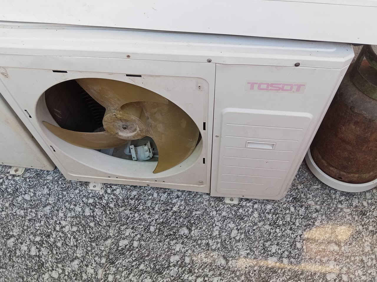 سبلت توسوت 3طن تعليك سبلت نضيف كمبريسر مو راوتري T3
بي نواقص بواري قبق المروحة وريمونت يرادله ترتيب 
***********
مكاني بغداد450وبي مجال
