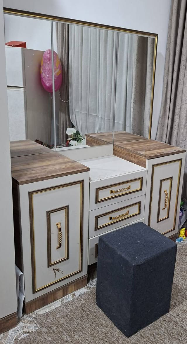 للبيع
غرفة تركية 10 قطع بدون ضرر....للأستفسار *********** واتساب
