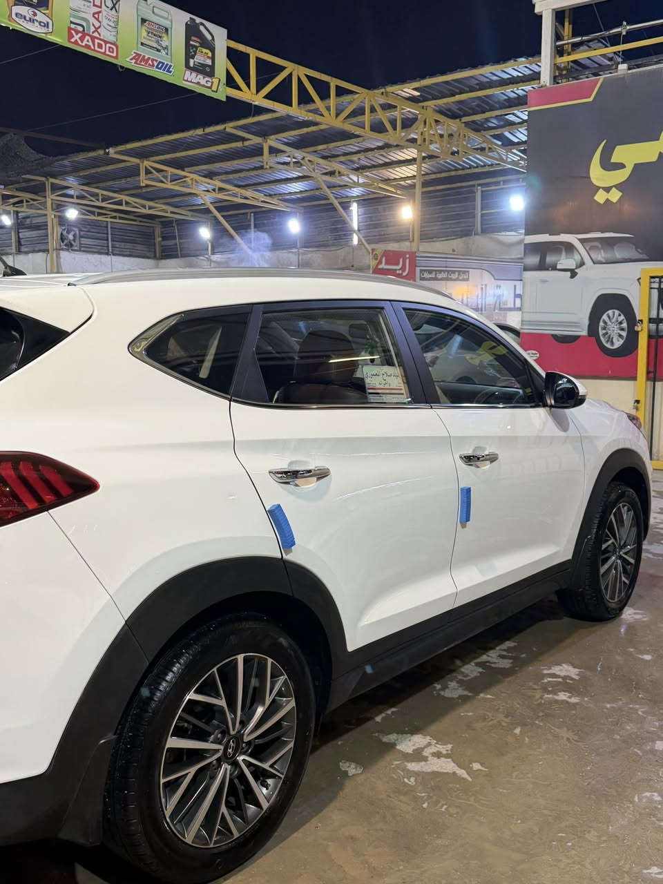 سلام عليكم
توسان 2020 خليجي فول مواصفات عدا البانروما  السيارة جديدة للاخير تخم تاير حدادية كير مكينة مكفول السياره مكفوله  بس بيه اقل من ربع دعاميه مصبوغةوبيه رصعات بالقمارة3تقريبا عل وضع الشركه تراي زيرو برغي مامفتوح بيه شرط ماشيه33الف رقم بابل جديد موجده سياره بالحله ***********رايده ب210بيه مجال 
المواصفات:- 
بصمة
هند بريك بل رجل
كشنات جلد لونين
كشنات ٢ كهرباء 
شاحن واير ليس
قطعتين تبريد 
مري شفط 
انارة ترحيب
ثلاث انضمة قيادة ( ايكو . نورمال . سبورت ) 
شاشة كبيرة 
اشاير بالمري 
حساس خلفي 
كامرة خلفية 
كامرة امامية 
إشارة لكزز 
برده بلجنطه
فول تحكم ستيرن
لايت 5عدسات
