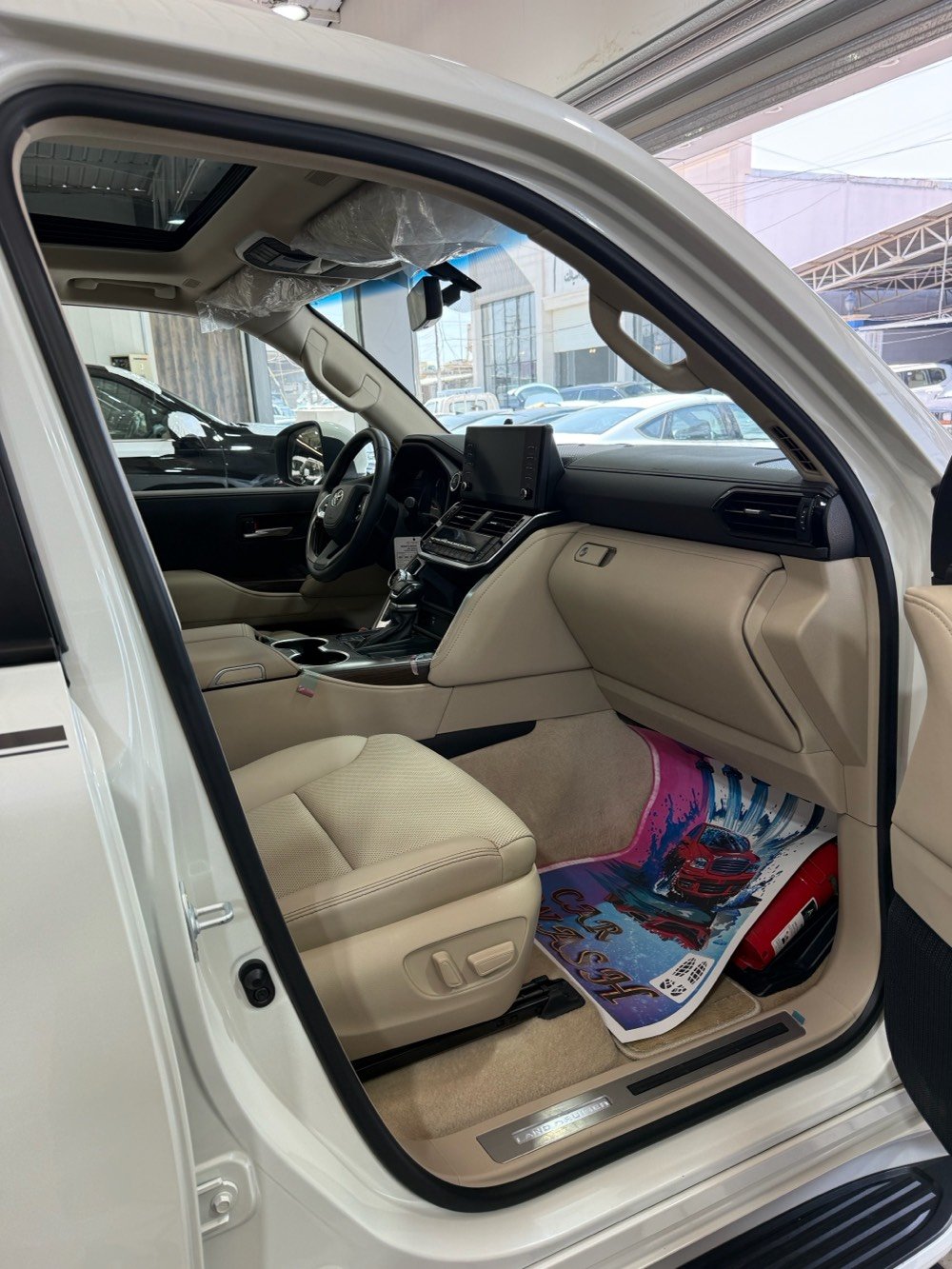 * لاندكروزر GXR ساز 2024 رقم بغداد كامل 
* ⁠سعد العبيدي (7700637589)
* ⁠الموديل : 2024 
* ⁠السعر (67.500 $) مكفولة
* ⁠اللون ابيض رقم بغداد 
* ⁠العدد (43.200 كم) 
* ⁠بصمة تشغيل بصمات ابواب عدد (5) 
* ⁠شاشة امامية اصلية شاشات خلفية عدد (2)
* ⁠كامرة خلفية فتحة سقف (سلايت) 
* ⁠كراسي الامامية كهرباء 
* كراسي الامامية تبريد 
* ⁠مقاعد (7) راكب دفع رباعي (4 * 4) 
* ⁠ثلاجة وسطية جنطة كهرباء 
* شاحن واير ليس تشغيل عن بعد 
* ⁠حساس امامي خلفي مري طي كهرباء 
* ⁠وباقي مواصفاتGXR الساز المعروفة 
* ⁠السعر (67.500 $) رقم بغداد
* بغداد - معارض النهضة - الشارع الثاني - شركة ذرى الخليج هـ(***********)