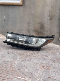 زوج لايت هايلندر موديل 19 اصلي مال گصة  واحد جديد والثاني بي كسر بسيط ...