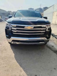 للبيع او مراوس  سلفرادو موديل 2024 فئة LT تفاصيلها كالاتي : - محرك 2.7...