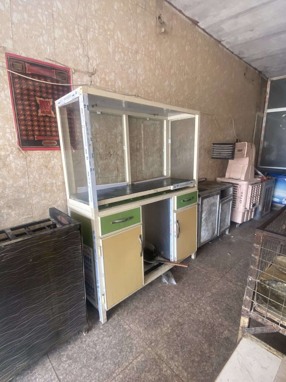 السلاام عليكم غراض كافتيره للبيع.  مجمده بلجيس. نضيفه بس عوزه غاز تشتغل تبريد فقط ماجمد  طباخ مطاعم 3 عين حديد ثقيل. جام خانه تسكام جديده  سنك. المنيوم 
الي يريدهن سوه 350 وبيهن مجال 
الناصريه شارع لاخلااص
***********
