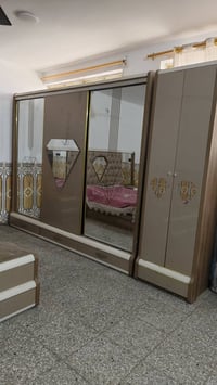 غرفه نوم اي اضرار مابيهه مستعجلين ع بيع السعر ٥٠٠ وبيهه مجال الرقم ٠٧٧...