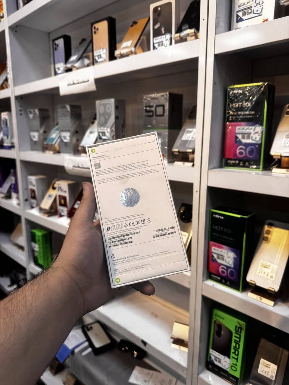 ايفون 17 برو ماكس برتقالي  جديد ما مفتوح من الكارتونه جديد نسخه الشريحه 256GB سعره مليونين 75 للتواصل ***********
