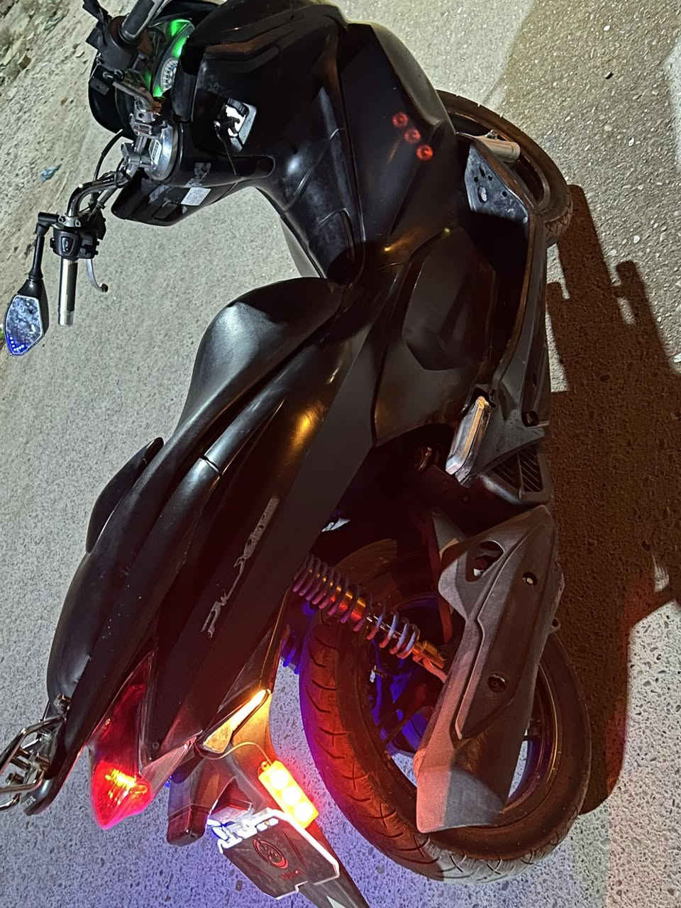 دراجه pcxجيل اول دراجه نظيفه من كلشي وما ناقصه اي شي الدراجه حيل نظيفه مكينه 125 ياباني متوازي على بيعته سعره 10 قفل لان دراجه نظيفه ما تتحصل بهل سعر تواصل على هذا الرقم ***********واتساب فقط مكاني تاجي ابو جدايل
