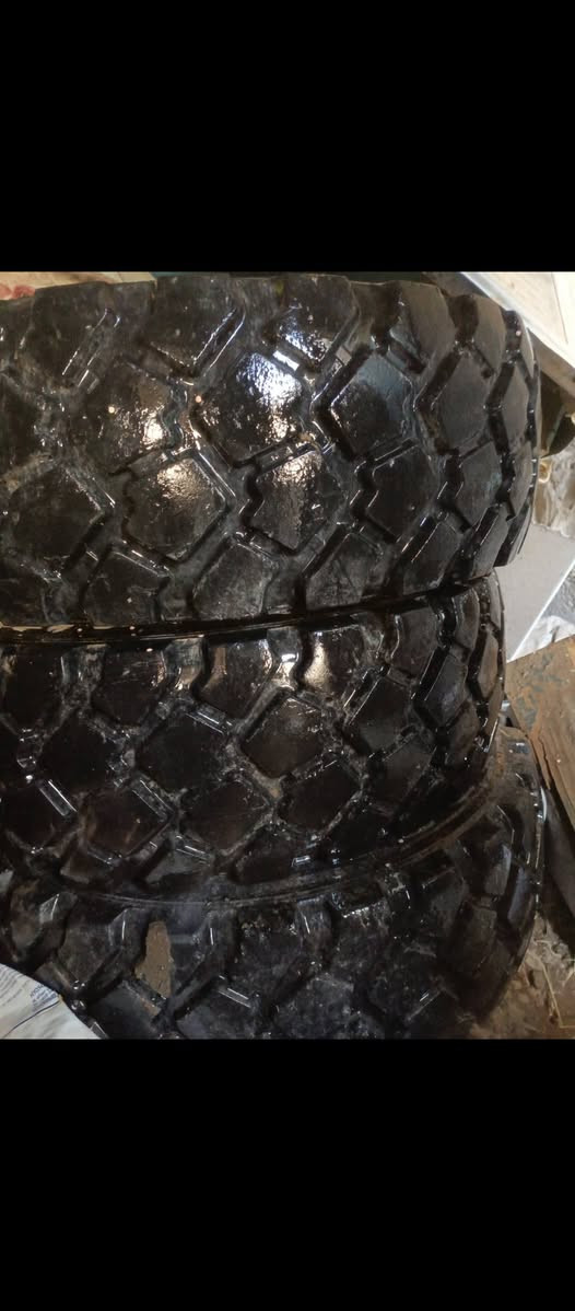 تايرات مستعمل للبيع 
2 زراعي

3مشلن

***********

السعر500
