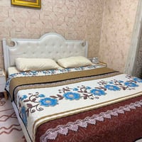 سرير بنات • ميز تواليت • ميوزة جانبية
