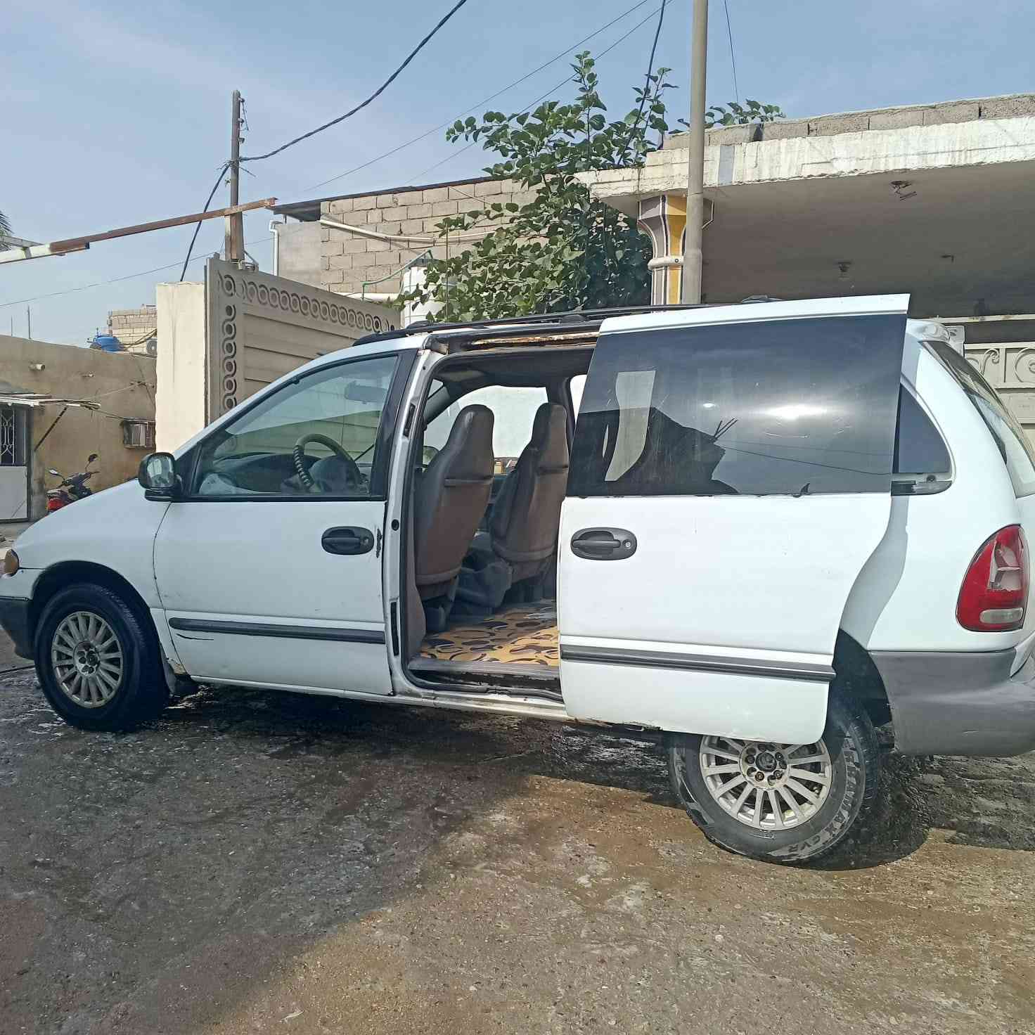 دوج كرفان موديل ٩٨محرك بلاد ٢٤٠٠ اوتماتيك محرك جديد تايرات تخم رقم بصره سعرها ٣٨وبيها
*********** البصرة, العراق
