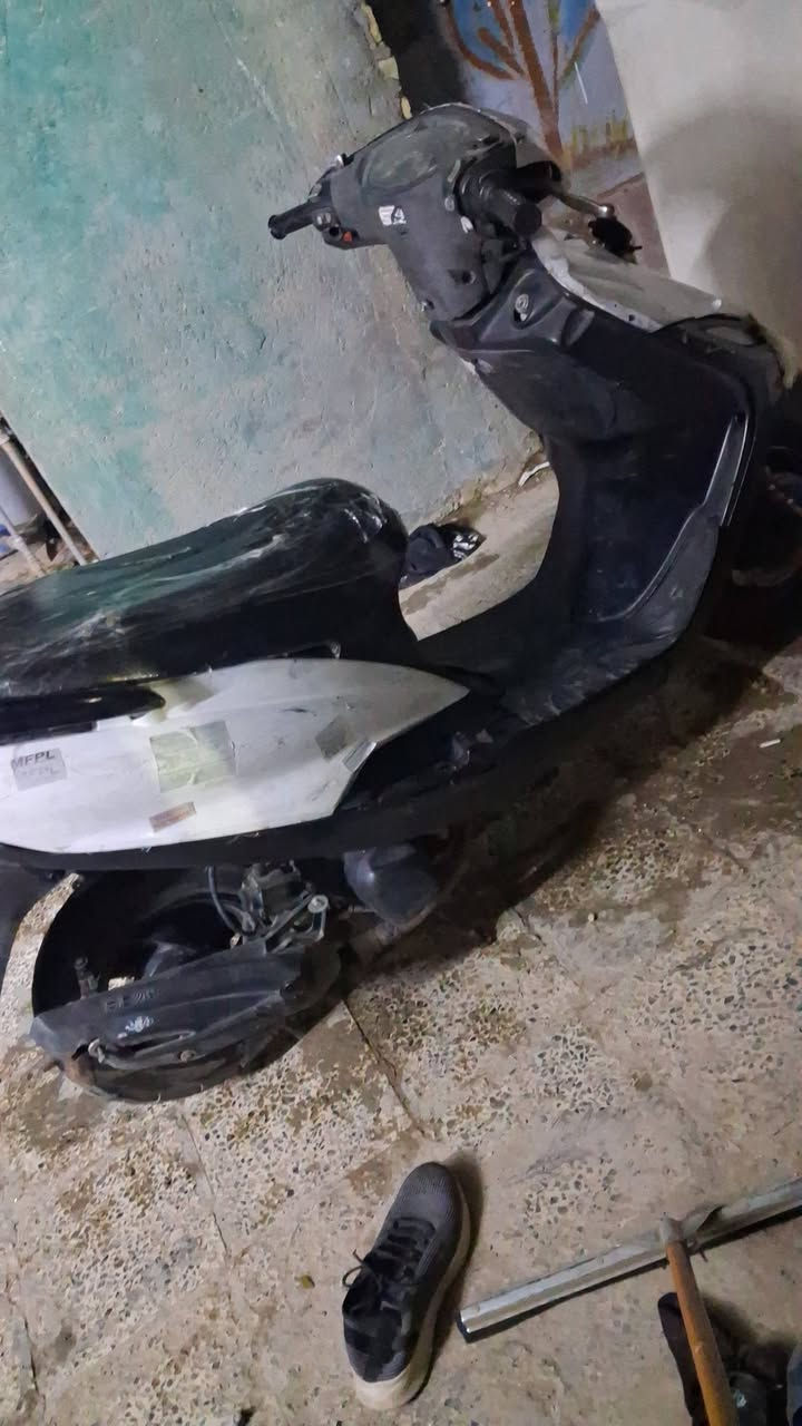 السلام عليكم دراجه ثعلب يابني كلشي شغال بس قاطعه ناريه ب ١٠٠ قفل قفل الزعفرانيه الهاتف***********
