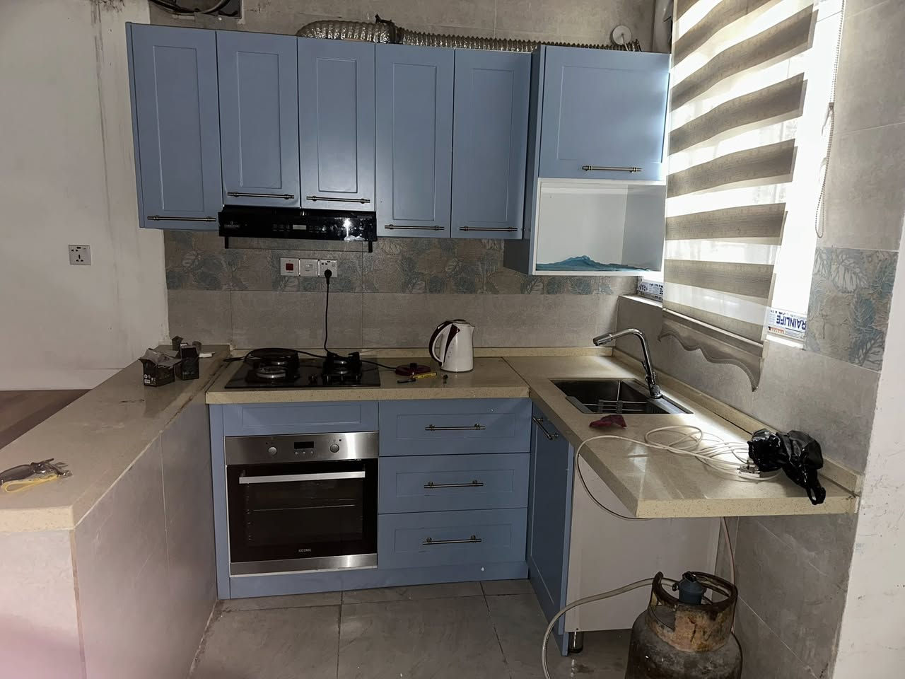 عندي أغراض مستخدمة بحالة ممتازة للبيع 
كاونتر تفصال تركي 
طباخ 
فرن كهربائي 
ساحبة 
براد فلاتر 
مكاني بغداد شهداء البياع شارع السوق رضا 
للتواصل الاتصال على الرقم *********** متوفر واتساب
