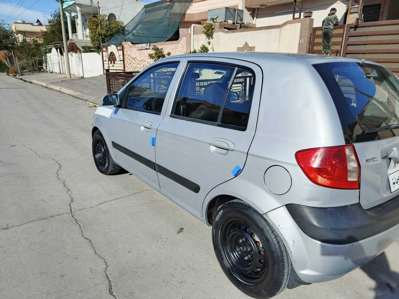 هونداي اكسنت جيتز للبيع رقم سليمانيه موديل 2008 محرك 16 كير اوتوماتيك  بدون ضرر بدون صبغ بيها بس قطعه واحد تعديل بارد سيارة جديدة كل شيء بالشرط بيها بطاقه بنزين سعر 66 ورقة هذا رقمي *********** مكان سيارة كركوك جير ومحرك بالشرط تخم تاير جديد صدر جديد بدون نقص برغي
