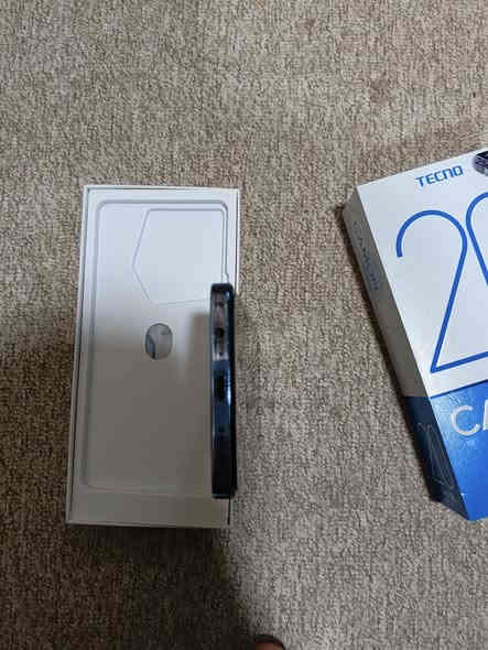 السلام عليكم
نظافة 90٪ شرط شخطه مابي
تكنو كامون 20برو 5G
شاشة بتردد 120 هرتز
يشغل ببجي 90 فريم
بطارية 5000
ذاكرة 256
دبل سيم
السعر 180 وبي مجال للشراي
للاستفسار ***********
***********
