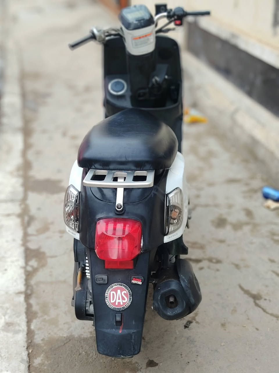 السلام عليكم
بوليس مسطرة مكفولة جديدة نزلناها
رنبة قبل اسبوعين نقص برغي ماا بيهة ختم واحد
نوزل شلعة ومعدل فول تجي وشوف السعر 950 اخذتها ب مليون و٢٥٠ قبل أسبوعين
مكان الزعفرانيه اربع شوارع ***********
