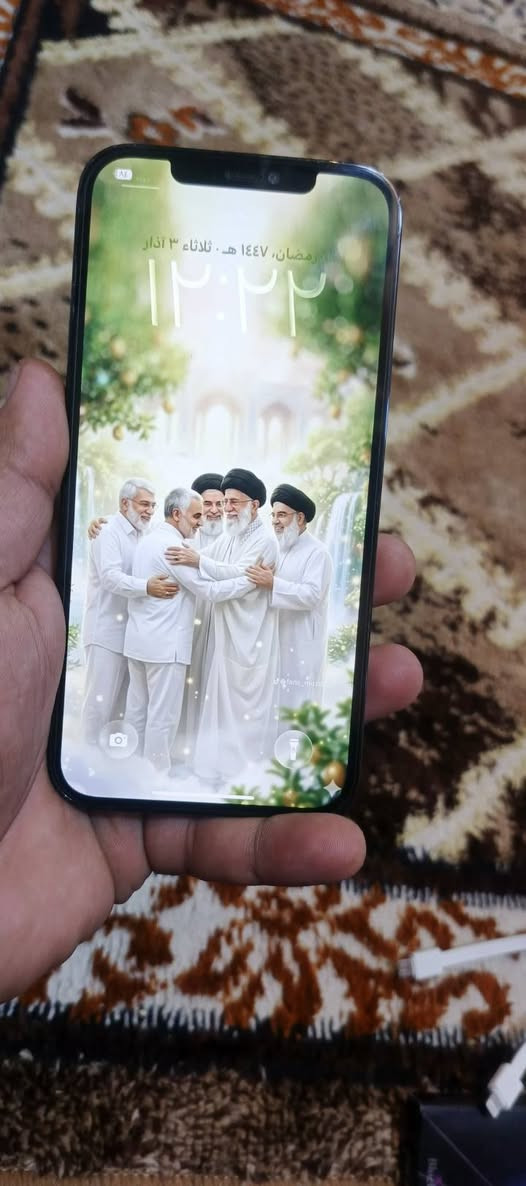 السلام عليكم
ايفون 12برو ماكس 
مبدل بطاريه فقط 
السعر 425
ويا فقط كفر لزكه مضلله وحافض كامرات 
مكاني بغداد حي اور 
ماعندي توصيل 
تواصل واتساب ***********
