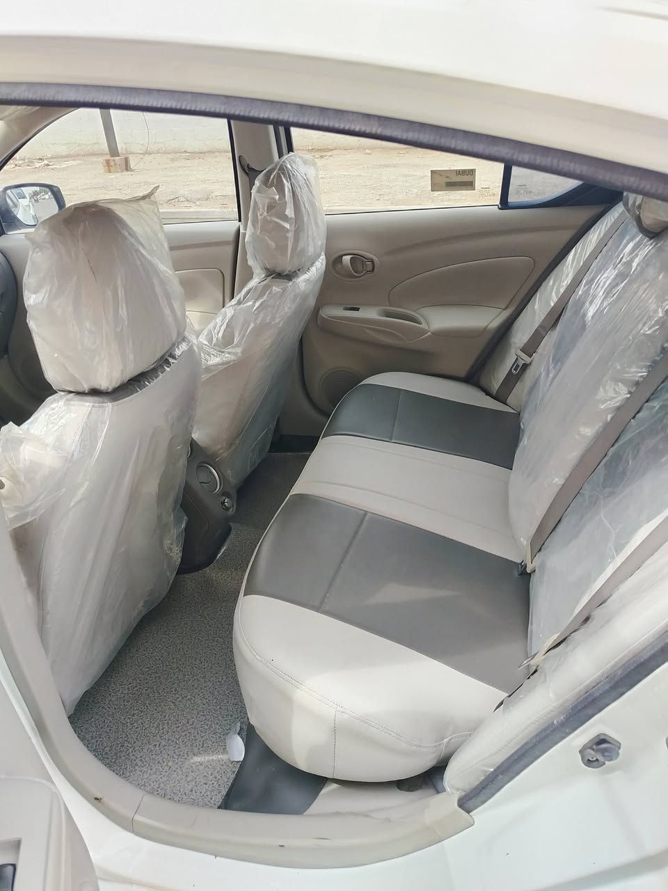 السلام عليكم سني موديل ٢٤ ماشيه ٤٩ السونار بالمنشور
مدوشمه جديده  + شاشه هم جديد +  باتري جديد
السياره موضحه بالصور وبسمنه تحويل ثاني يوم
*********** سعر ١٢٠ بيه مجال
