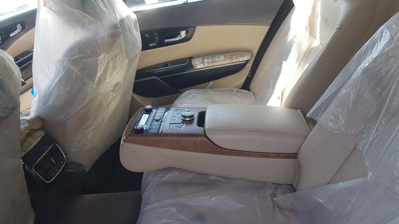1-كوريس 2013 خليجي 
2-محرك 3800 V6
3-گير 8 نمر كوبرا
4-اللون ابيض 
5-الجنطه شفط
6-بصمه اربع ابواب
7-ستيرن كهرباء متحرك 
8-مري شفط وقلاب عالبگ لرؤيه اوضح
9-كامرات عدد 2 امامي وخلفي
10-حساسات امامي خلفي
11-فتحه سقف
12-كشنات كهرباء امامي خلفي
13-تحكم ماوس امامي خلفي
14-الكشنات الخلفيه VIP 
15-تبريد 3 قطع
16-حساس مناخ اوتو يتحكم بفتح وغلق الهواء الخارجي حسب نقاوه الجو 
17-هاند بريك بصمه كهرباء
18-نضام اوتو هولد
19-انضمه قياده  عادي وايكو وسبورت 
20-نضام مانع انزلاق ABS
21-مثبت سرعه ورادار تفاعلى 
22-السياره بيها فقط طخة مثل ما موضح بالصورة  
 السعر 150$  لاستفسار واتساب *********** او الاتصال ؏ نفس لرقم مهدي العامري
